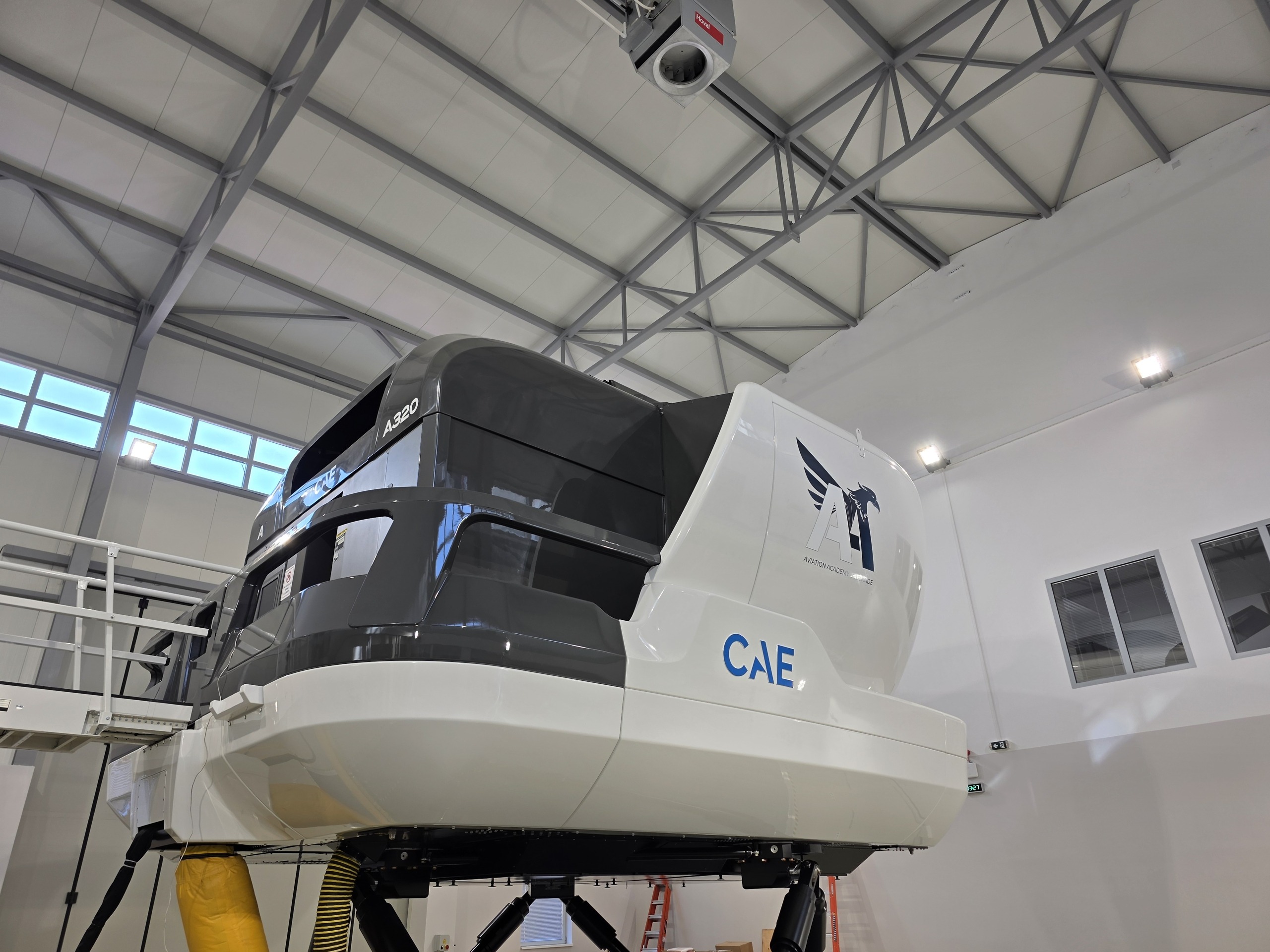 А320 симулатор кабина и опрема